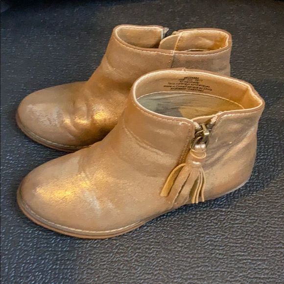 Tucker and Tate. Gold shimmer booties. Size 11 - Picture 6 of 8